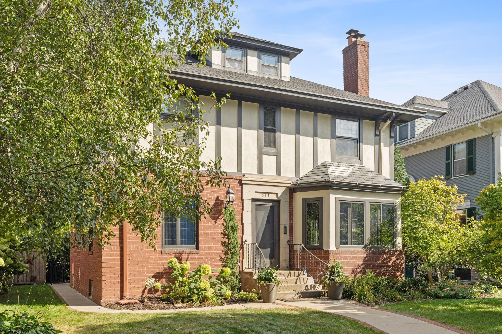Kenwood Pkwy, Minneapolis, MN 55405