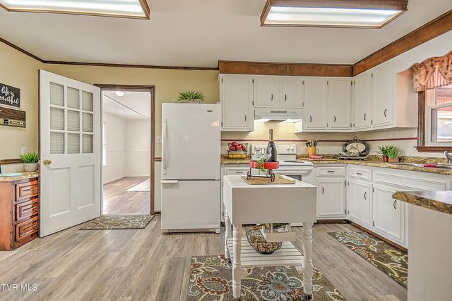 646 Meadow View Rd, House other with 4 bedrooms, 2 bathrooms and null parking in Bristol TN | Image 17