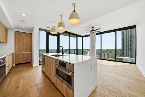 2206-84 East Avenue, Austin, TX, 78701 | Card Image