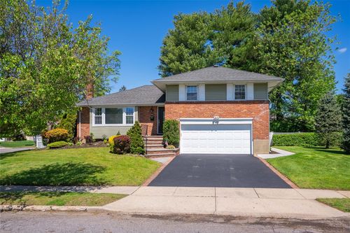 2001 Wellington Ct, Westbury, NY, 11590-5855 | Card Image