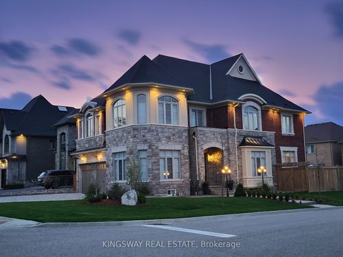 70 Bond Cres, Richmond Hill, ON, L4E3K4 | Card Image