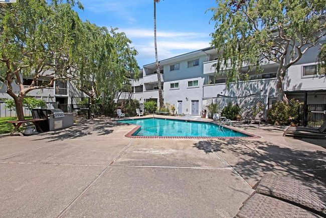 UNIT-212 - 325 Kitty Hawk Rd, Condo with 2 bedrooms, 1 bathrooms and 1 parking in Alameda CA | Image 26