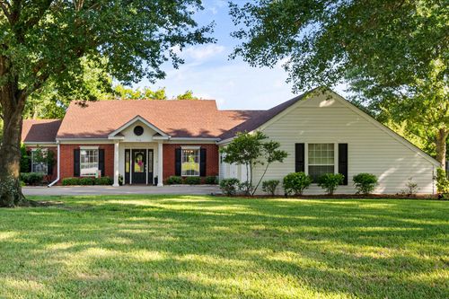 716 Meadow Dr, Corsicana, TX, 75110-1111 | Card Image