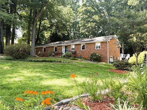 6834 Rollingwood Dr, Clemmons, NC, 27012-8495 | Card Image