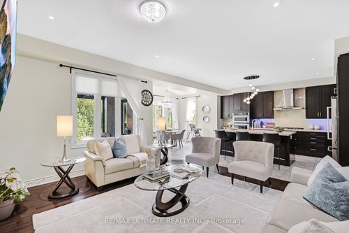 42 Donwoods Cres, Whitby, ON, L1R0N1 | Card Image