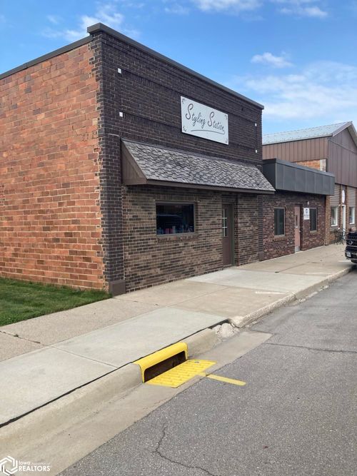 122 E Ramsey St, Bancroft, IA, 50517-8130 | Card Image