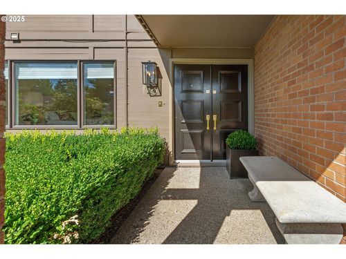 40 Condolea Ct, Lake Oswego, OR, 97035-1002 | Card Image