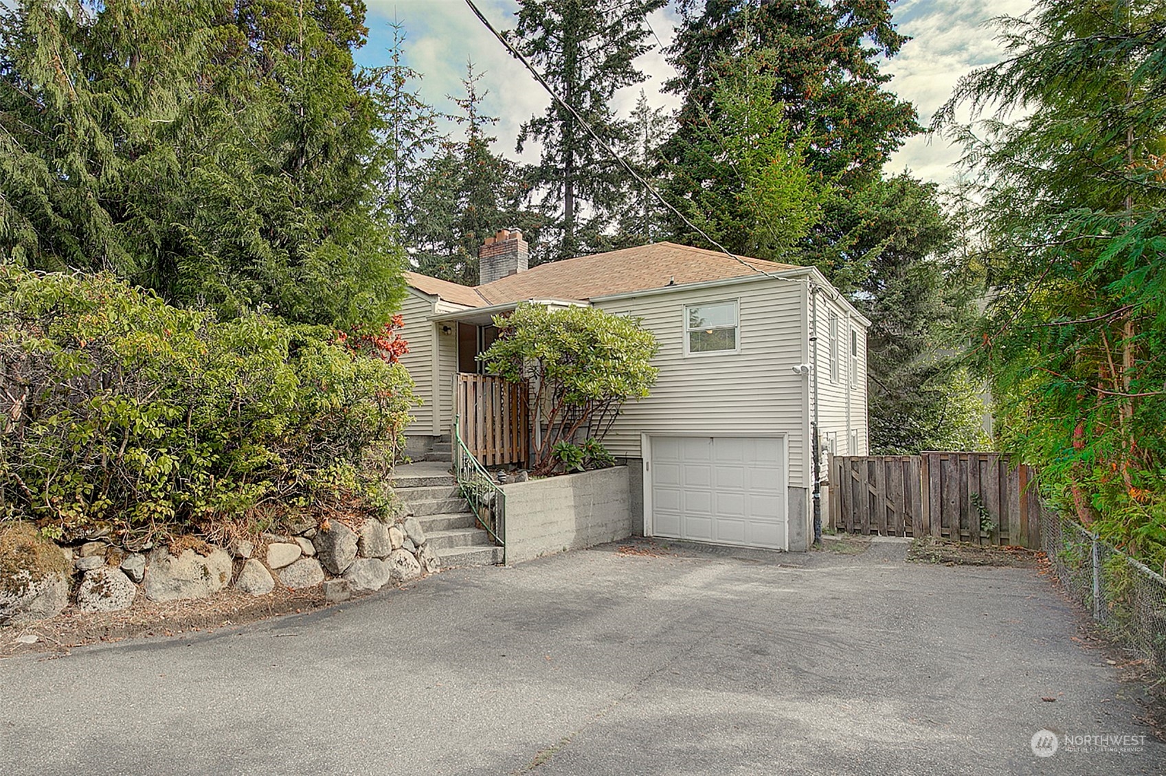 Evanston Ave, Seattle, WA 98133