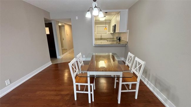 APT-210 - 2763 Woodgate Ln, Condo with 2 bedrooms, 2 bathrooms and null parking in SARASOTA FL | Image 9