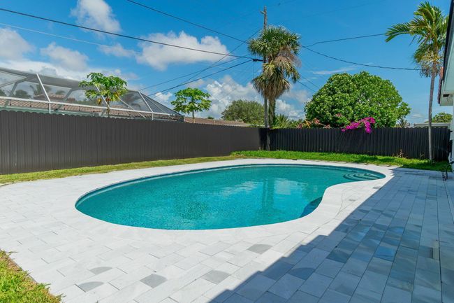 739 Se 11 Th Ave, House other with 3 bedrooms, 2 bathrooms and null parking in Deerfield Beach FL | Image 20