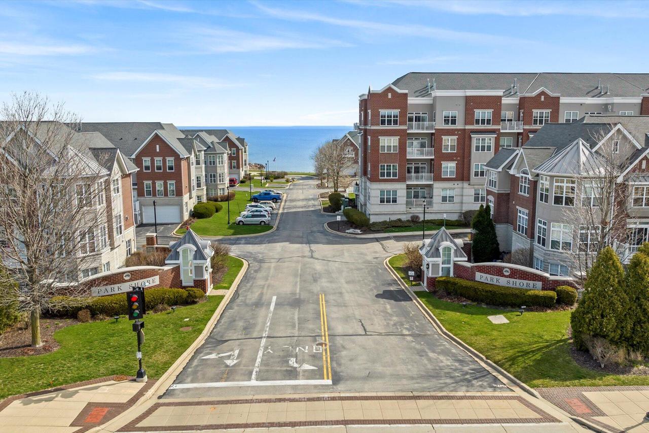 Lake Dr, Saint Francis, WI 53235