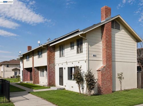 8621 Santa Paula Way, Stockton, CA, 95210-1889 | Card Image