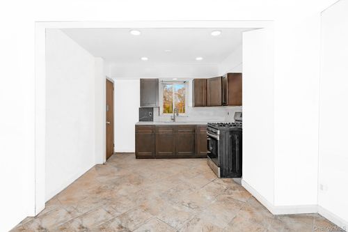 22 Gotham Ave, Elmont, NY, 11003-1528 | Card Image