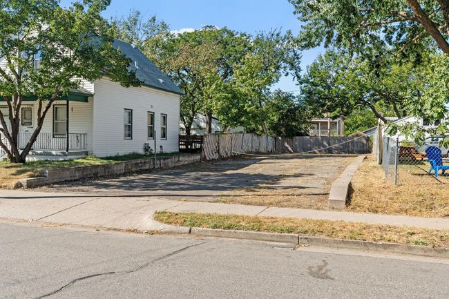 8-web-or-mls-2110 4th St NE-8.jpg | Image 12