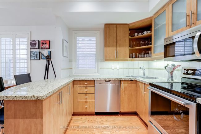 12 - 1968 Bloor St W, House attached with 3 bedrooms, 3 bathrooms and null parking in Toronto ON | Image 13