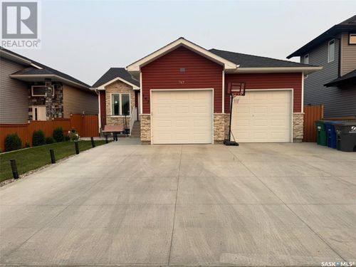 742 Hargreaves Cres, Saskatoon, SK, S7R0H2 | Card Image
