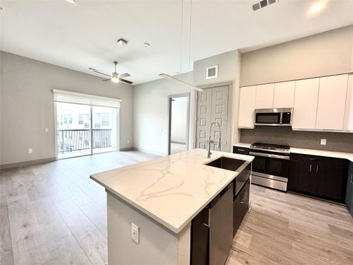 2125-401 W 25th St, Houston, TX, 77008-4611 | Card Image