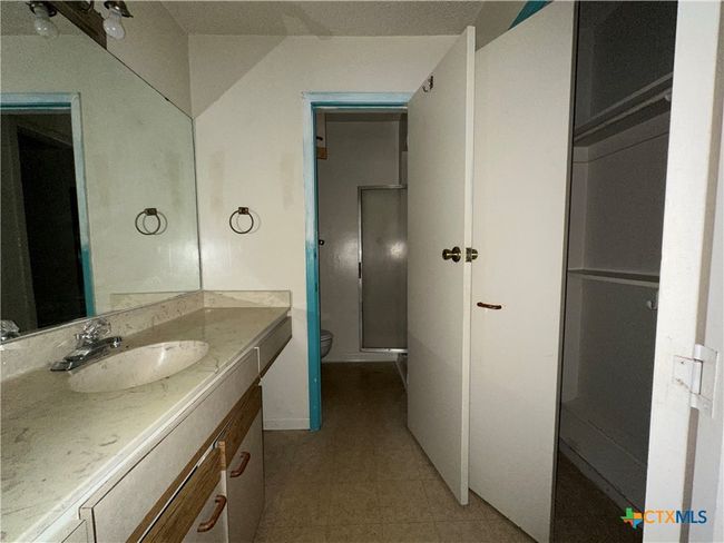 Primary Bathroom | Image 15