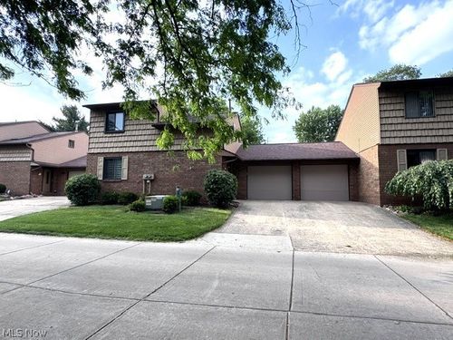 305-305 Guys Run Rd, Akron, OH, 44319-1234 | Card Image