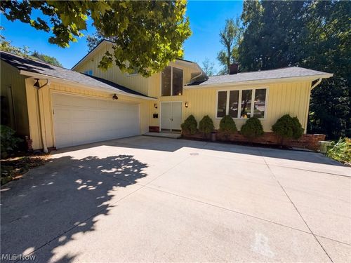 33170 Ledge Hill Dr, Solon, OH, 44139-1923 | Card Image