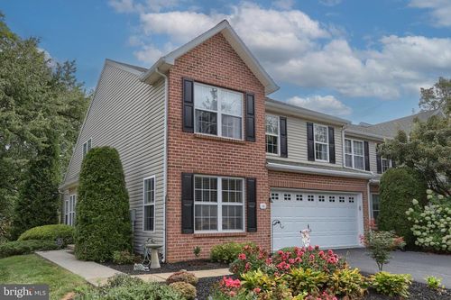 16 Parkside Dr, Lebanon, PA, 17042-4014 | Card Image