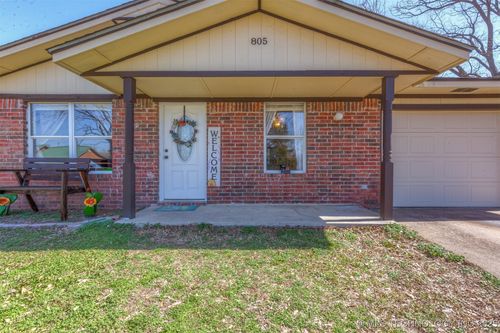 805 Sherman Ave, Okmulgee, OK, 74447-2830 | Card Image