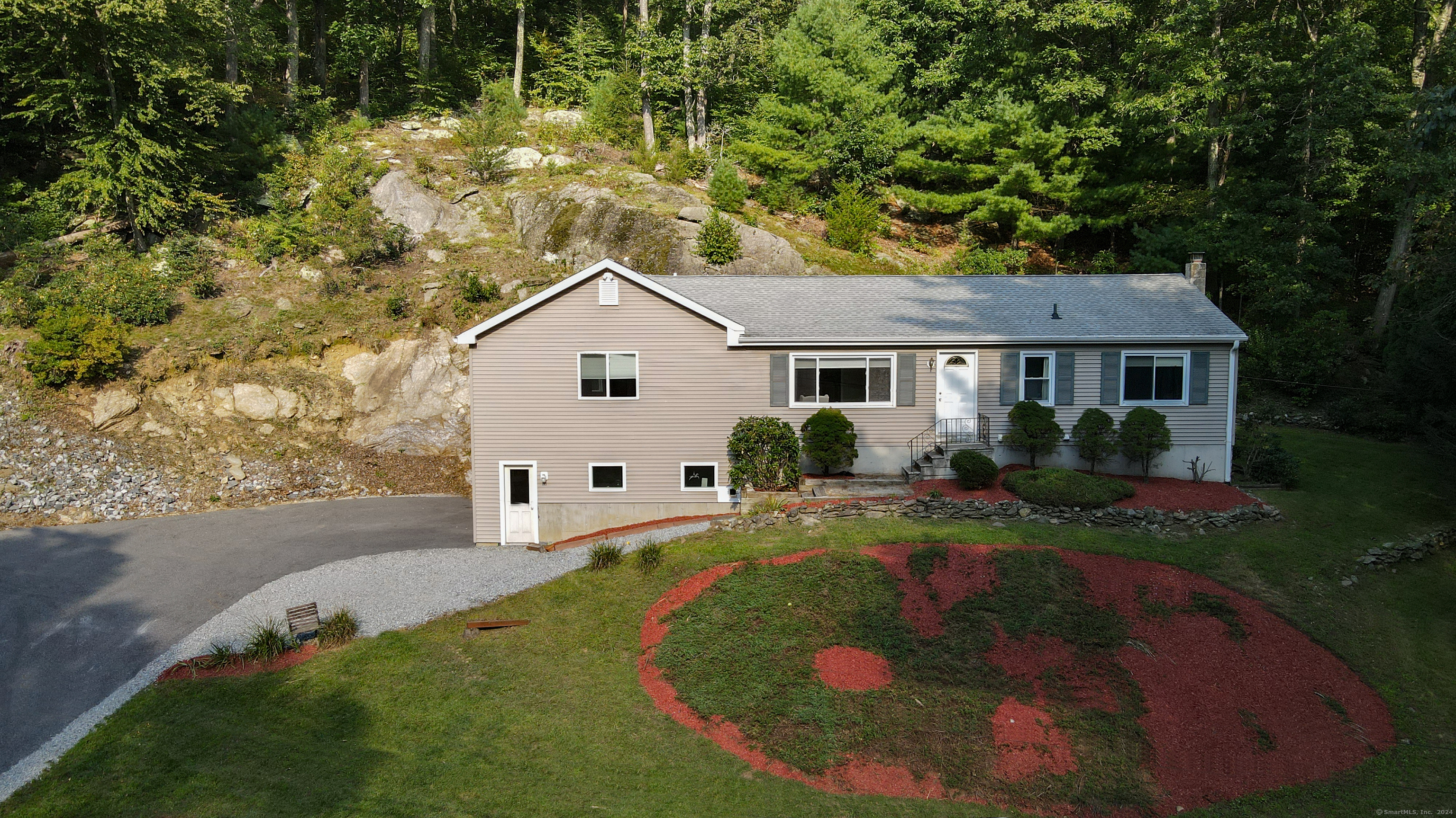 Pilgrim Trl, Woodbury, CT 06798