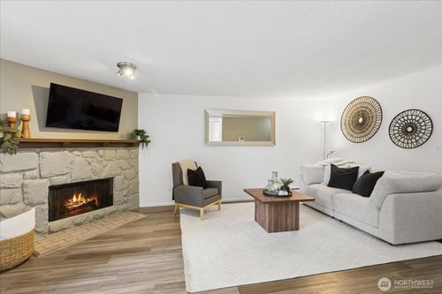 j23-12742 Ne 116th Ln, Kirkland, WA, 98034-8482 | Card Image