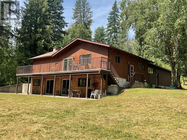 1374 Highway 3 B, House other with 5 bedrooms, 2 bathrooms and 4 parking in Montrose BC | Image 30