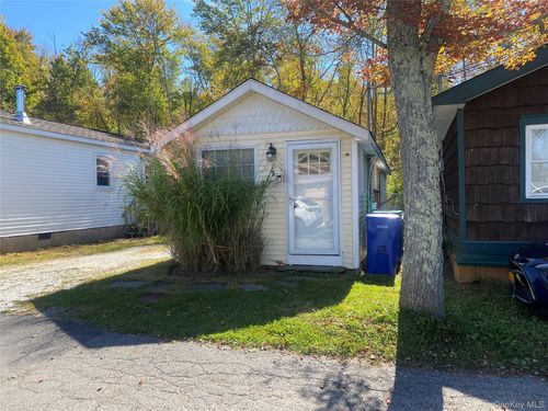 9 Cottage Ln, North Salem, NY, 10560-1327 | Card Image