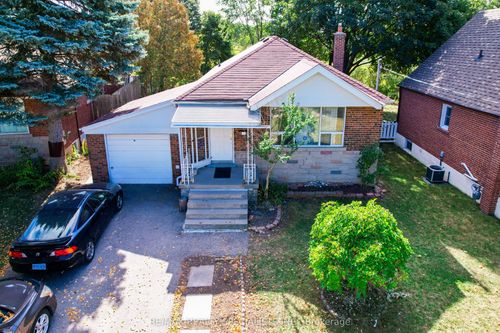 127 Flora Dr, Scarborough, ON, M1P1A7 | Card Image
