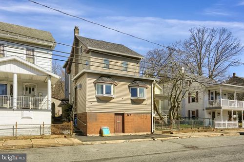 209 E Broad St, WILLIAMSTOWN, PA, 17098-1112 | Card Image