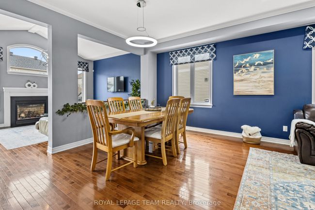 817 Feather Moss Way, House other with 4 bedrooms, 4 bathrooms and 4 parking in Gloucester ON | Image 10
