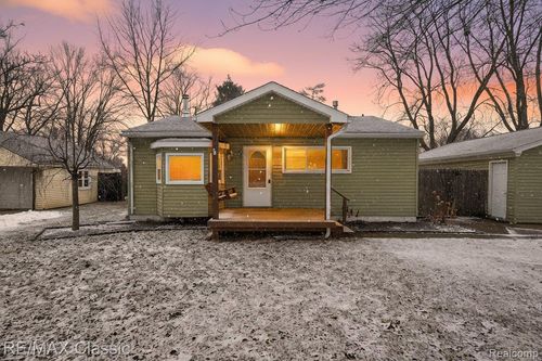 7346 S Shaker Dr, Waterford, MI, 48327-1034 | Card Image