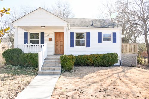 2427 Ravenwood Ave Nw, Roanoke, VA, 24012-3243 | Card Image