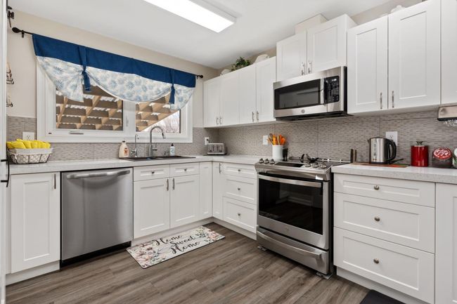 6117 Enevold Dr, House other with 4 bedrooms, 3 bathrooms and 4 parking in Camrose AB | Image 9