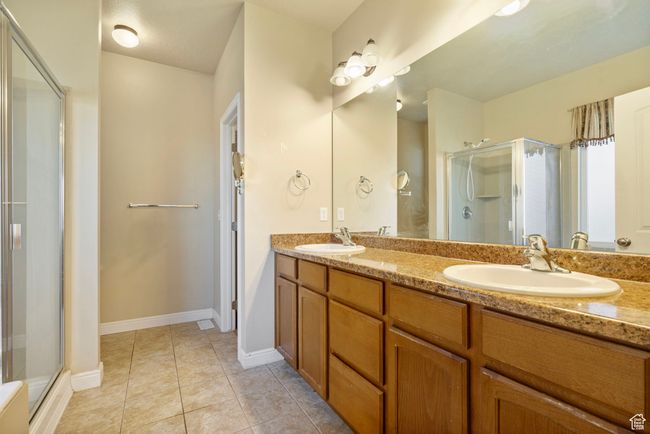 Owners suite bathroom | Image 14