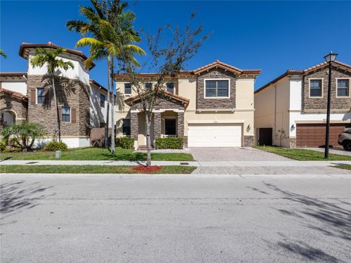 9895-9895 Nw 87th Ter, Doral, FL, 33178-2651 | Card Image