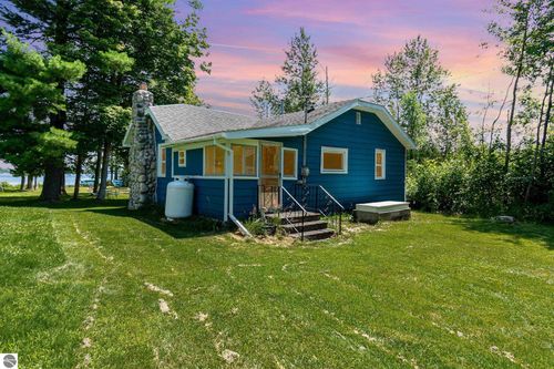 726 Serenity Ln, Lupton, MI, 48635-9312 | Card Image