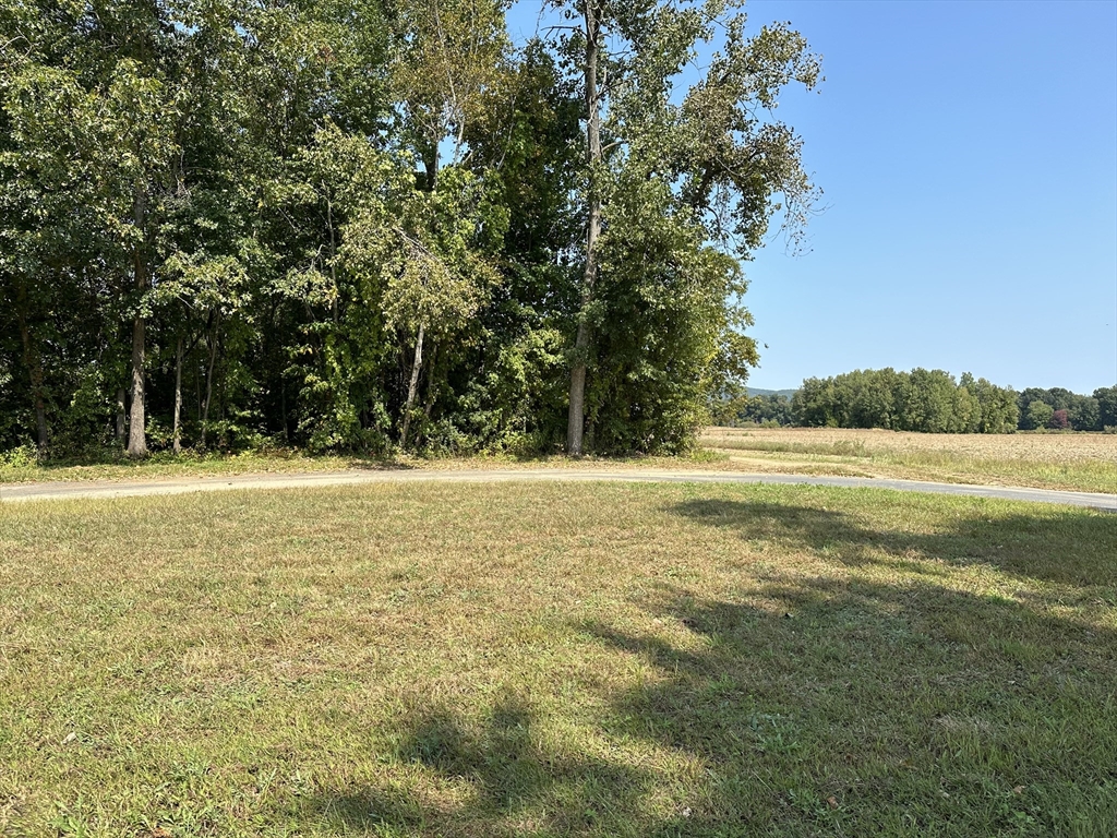 18 Cold Spring Lane, For Sale in Hadley Zoocasa