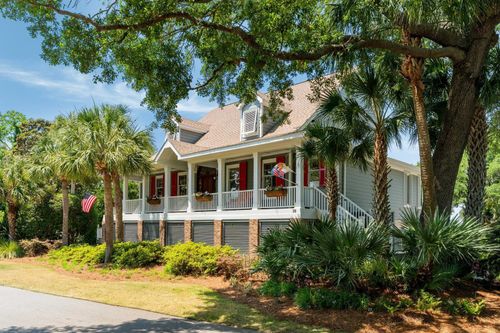 16 Fairway Village Ln, Isle of Palms, SC, 29451-2731 | Card Image
