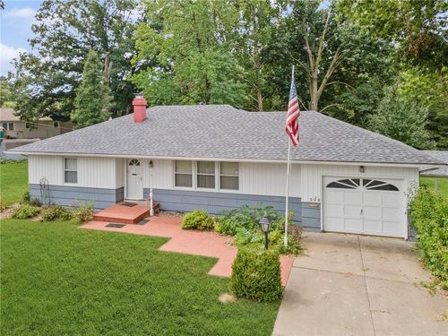 303 W 5th Street Cir, Carrollton, MO, 64633-1422 | Card Image
