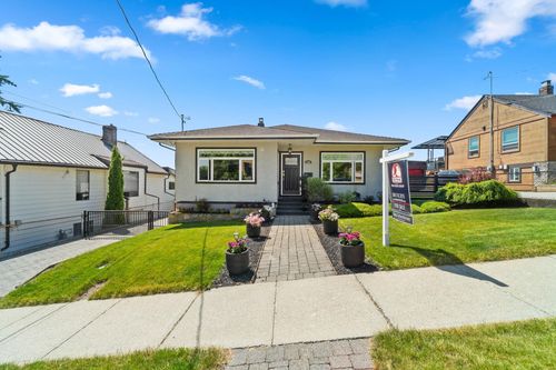 358 Alberta St, New Westminster, BC, V3L3J5 | Card Image