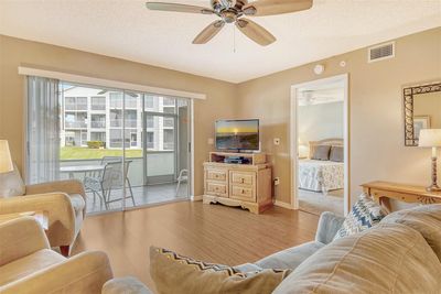 2109 - 9320 Clubside Circle, Condo with 2 bedrooms, 2 bathrooms and null parking in Sarasota FL | Image 3