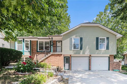 6319 Acuff St, Shawnee, KS, 66216-2124 | Card Image
