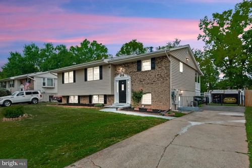 7986 Deward Ct, MANASSAS, VA, 20109-3121 | Card Image