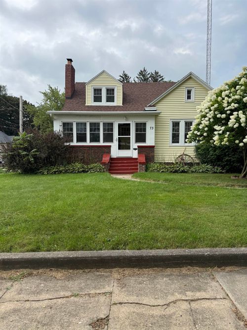 73 N Sunset Ave, Freeport, IL, 61032-3750 | Card Image