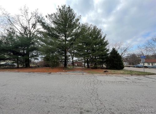 4015 Wright Ave, Saint Ann, MO, 63074-1933 | Card Image