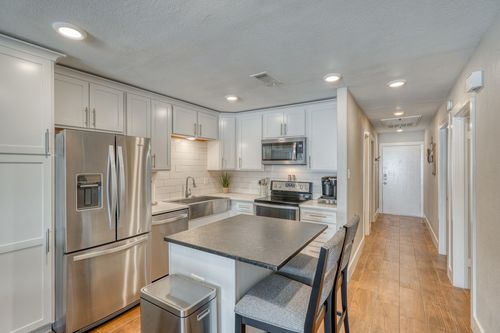 207-104 Cove E, Horseshoe Bay, TX, 78657-5896 | Card Image