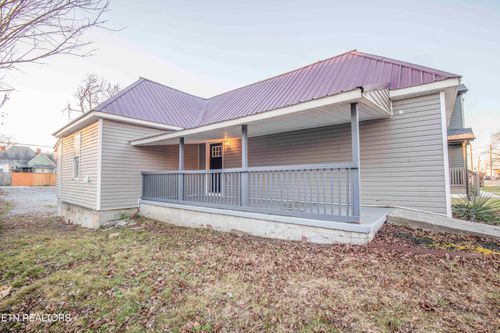 218 E Morelia Ave, Knoxville, TN, 37917-5015 | Card Image